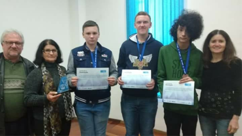 ALUNOS SÃO DESTAQUE 